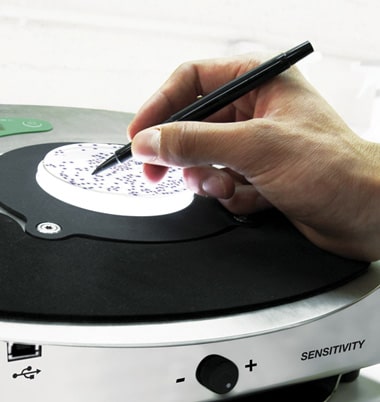 Touch surface with adjustable sensitivity Touch surface with adjustable sensitivity